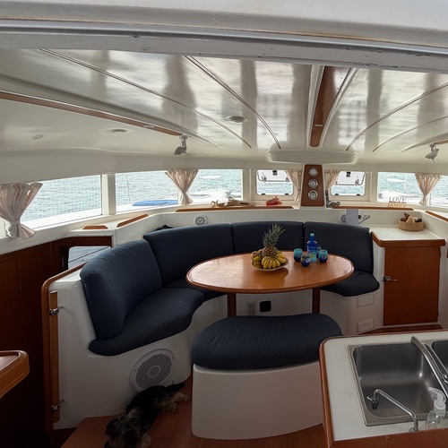 CAbine salon sur catamaran